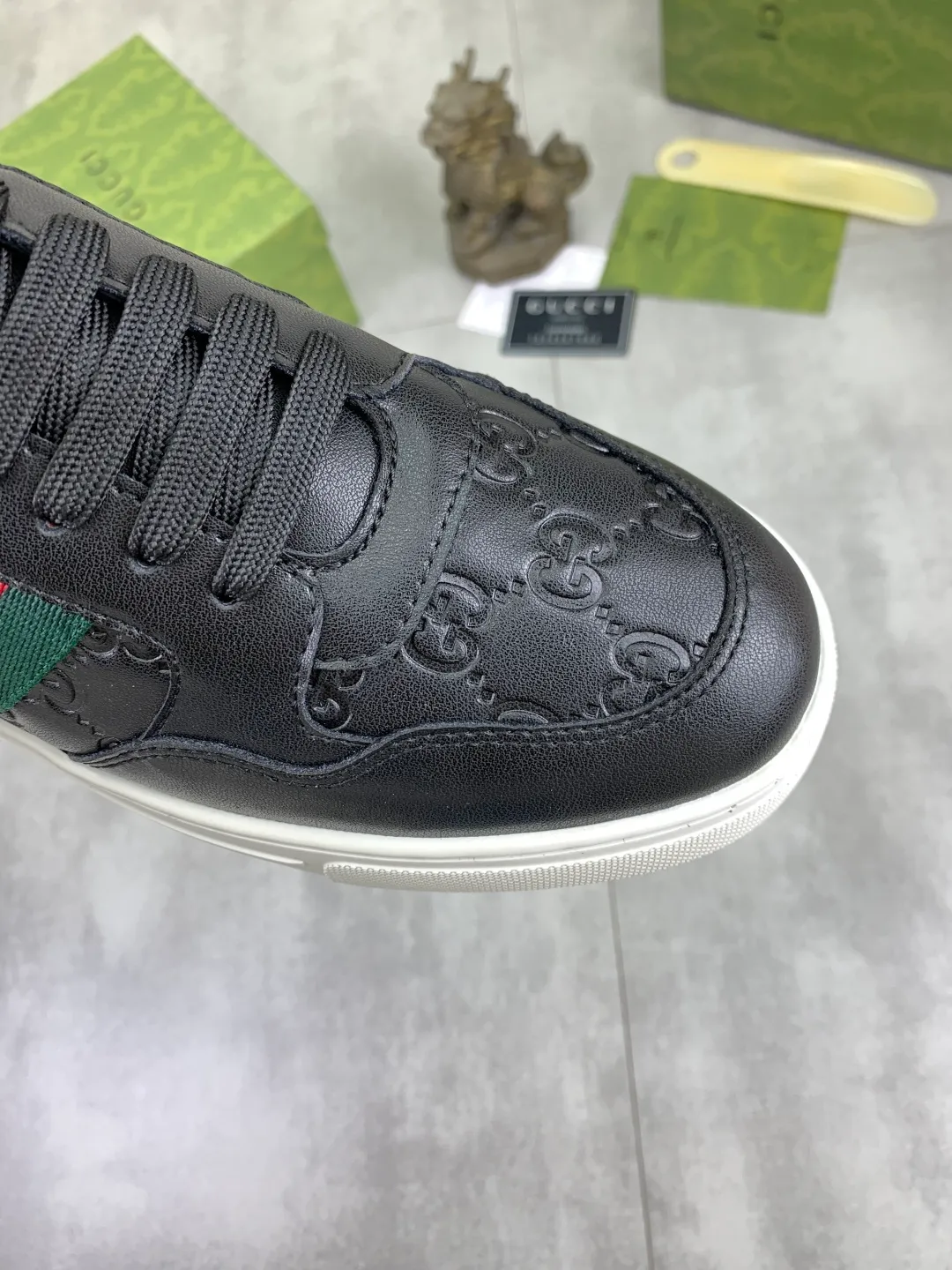 Men's shoes 💰P420 💰[New style]🆘 The latest model from Gucci GUCCI official website🎁Classic casual and fashionable men's shoes👟Best model💥The style is simple and elegant, exclusive for trendy men. Unique official website latest brand elements👑Gucci original decoration, fashionable and generous, original soft calfskin fabric➕Comfortable soft first-layer pigskin lining ✅The official website specifies wear-resistant casual outsole, the classic model is photographed in real life🎬Color: 2️⃣colors available😍Number of codes: 38-44